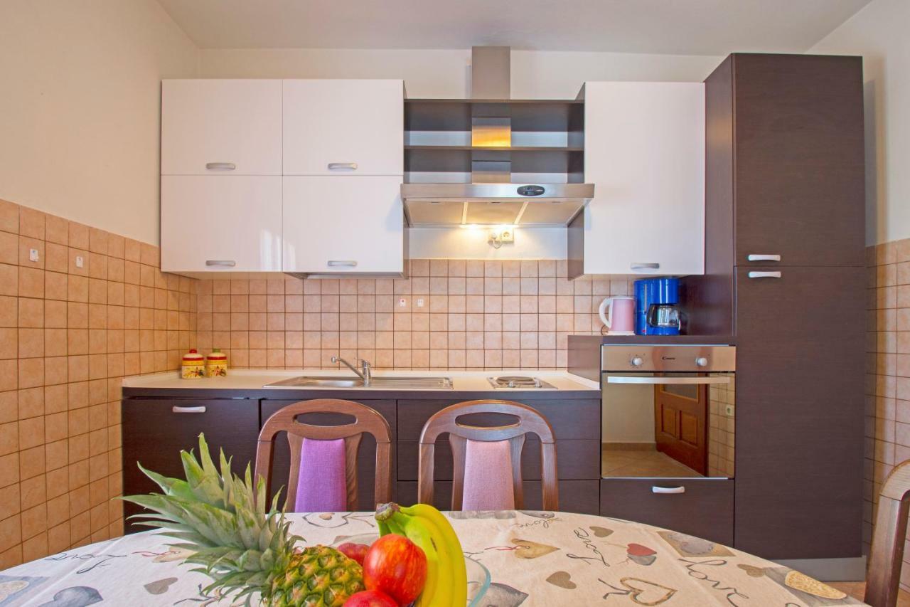 Apartmani Viktorija Jadranovo Exterior foto